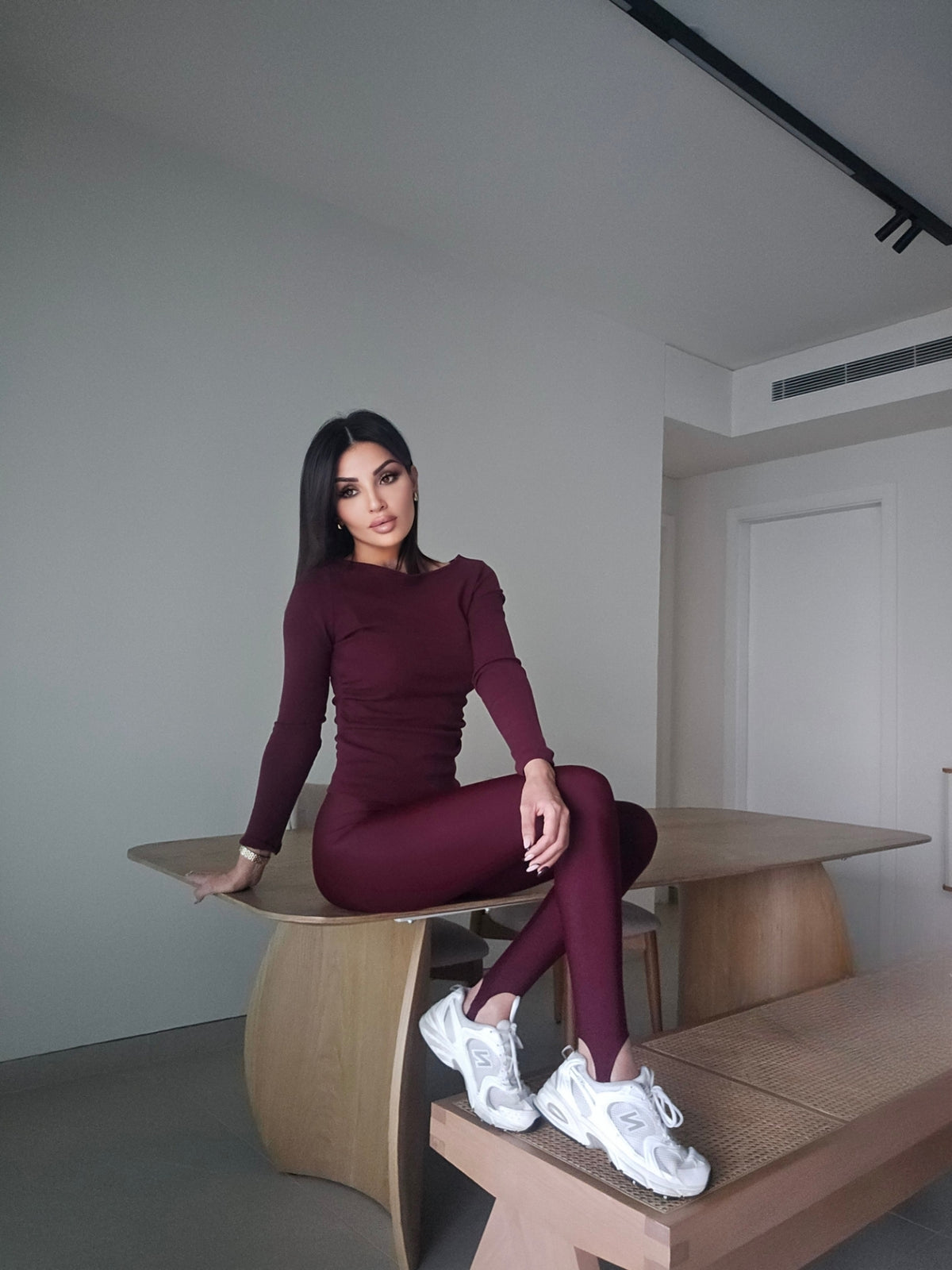 Stirrup leggings with foot cutouts