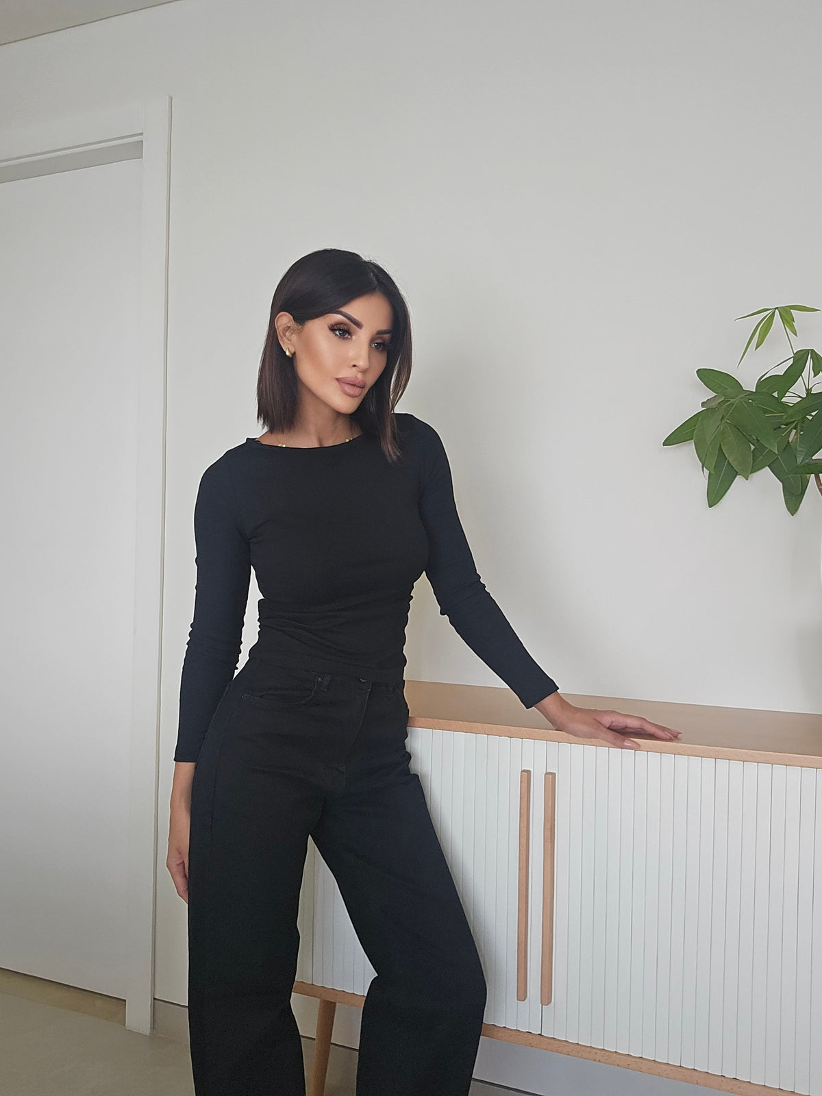 Long-sleeve crewneck side-cinched cotton top