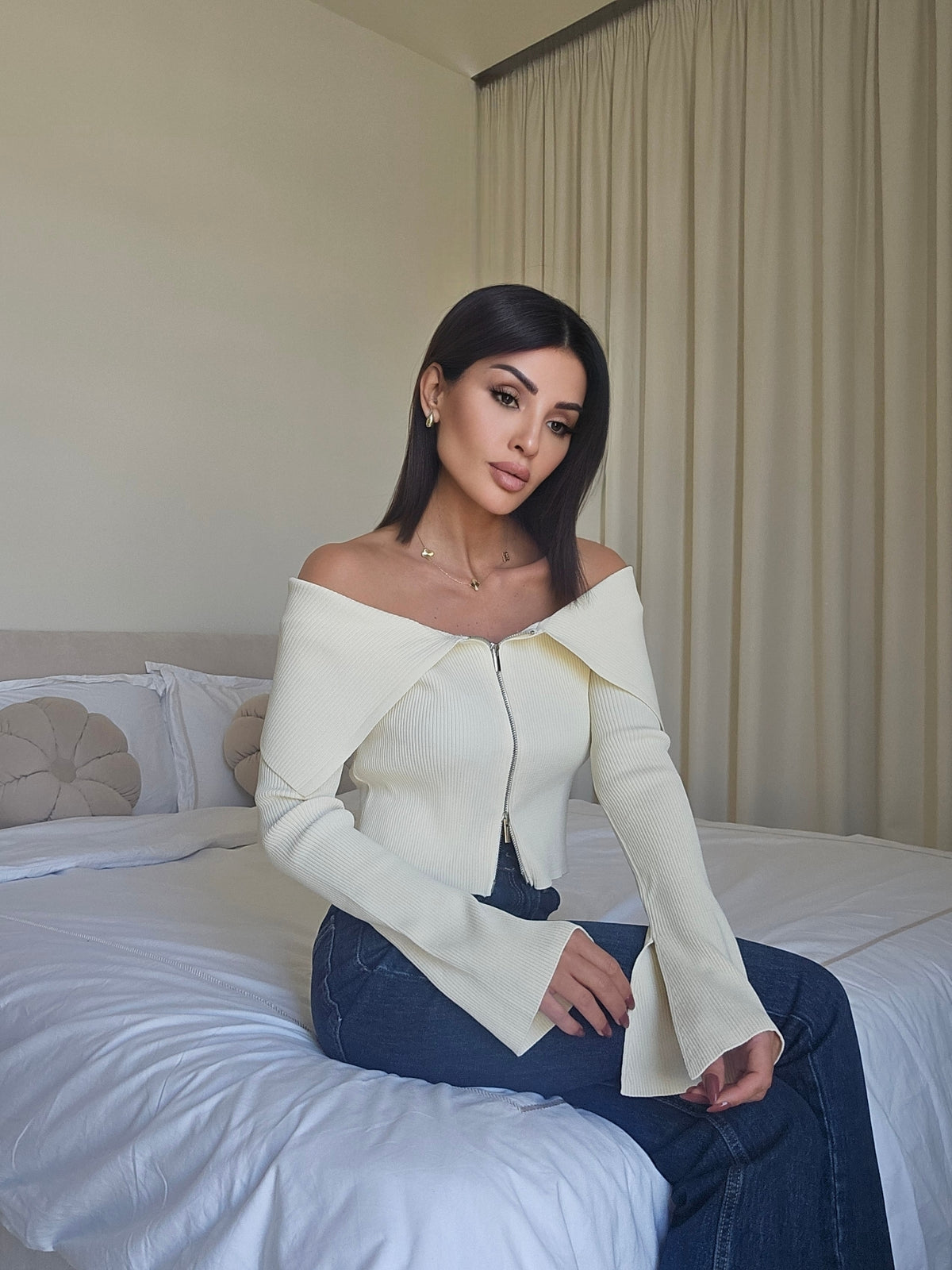 Ribbed off-the-shoulder long sleeve zip-up top