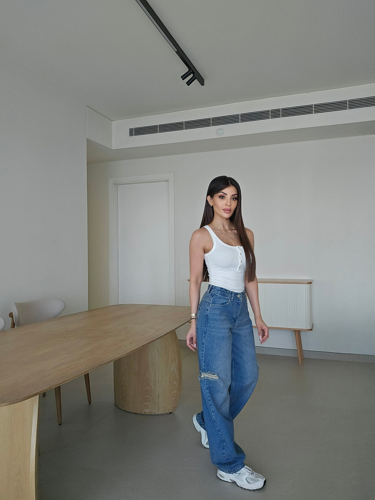 Ripped barrel jeans