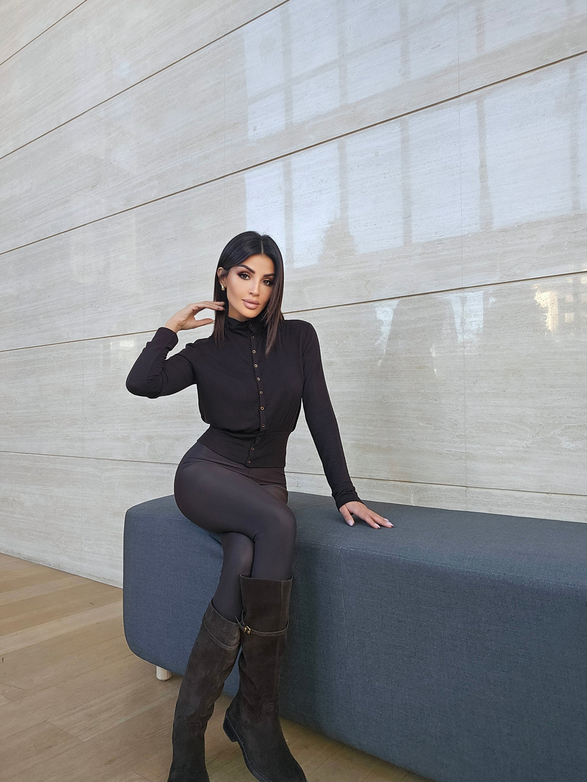 Stirrup leggings with foot cutouts
