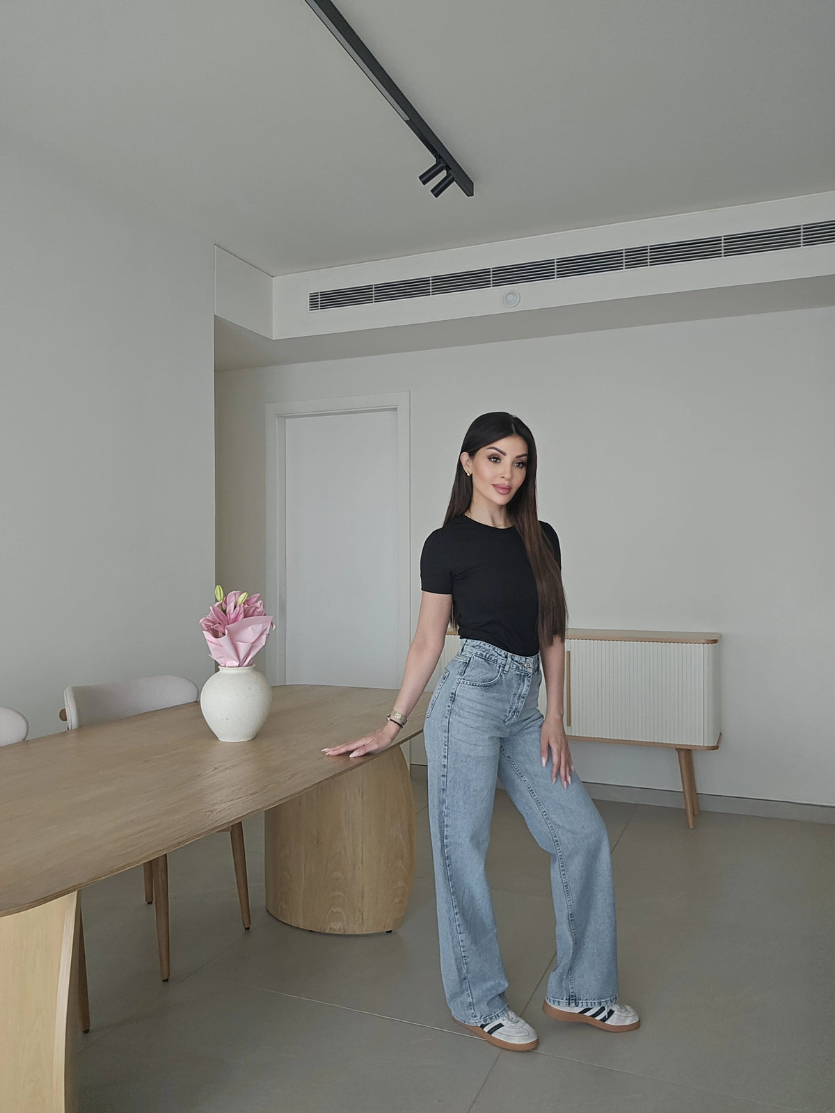 High-waisted straight-cut jeans