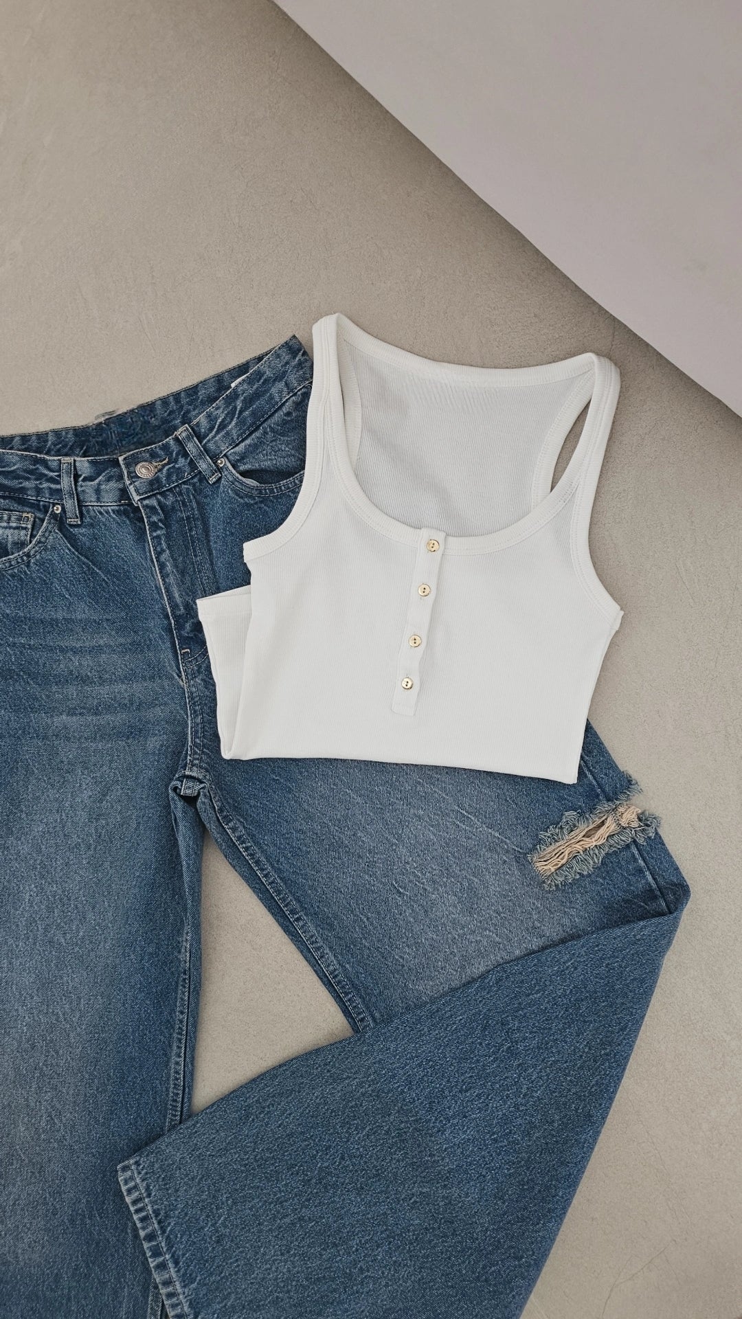 Slit jeans