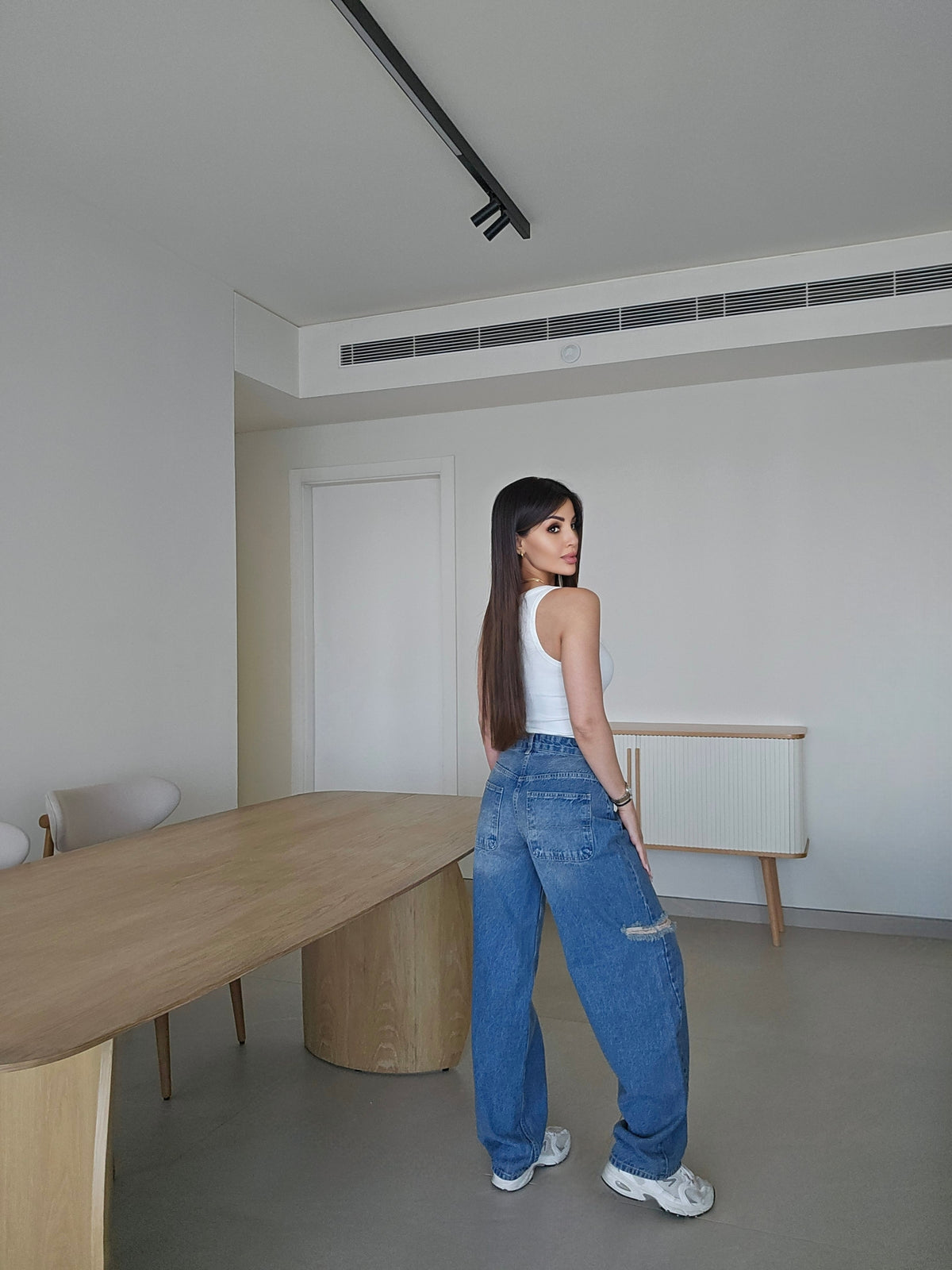 Ripped barrel jeans