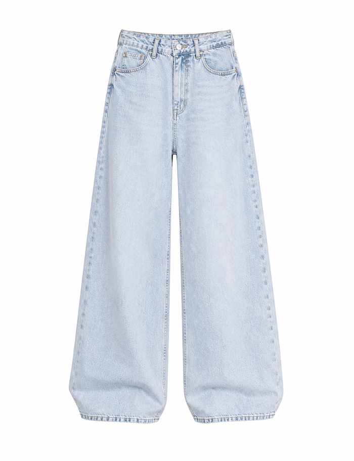 Light-wash wide-leg baggy jeans