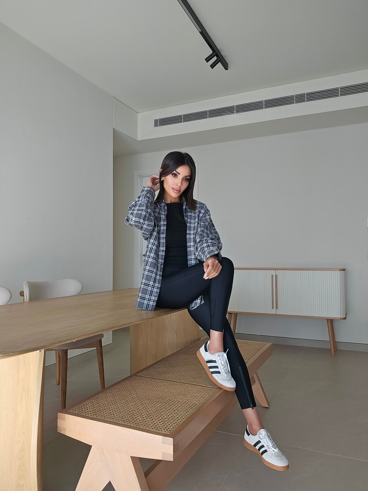 High-waisted ankle-zip legging