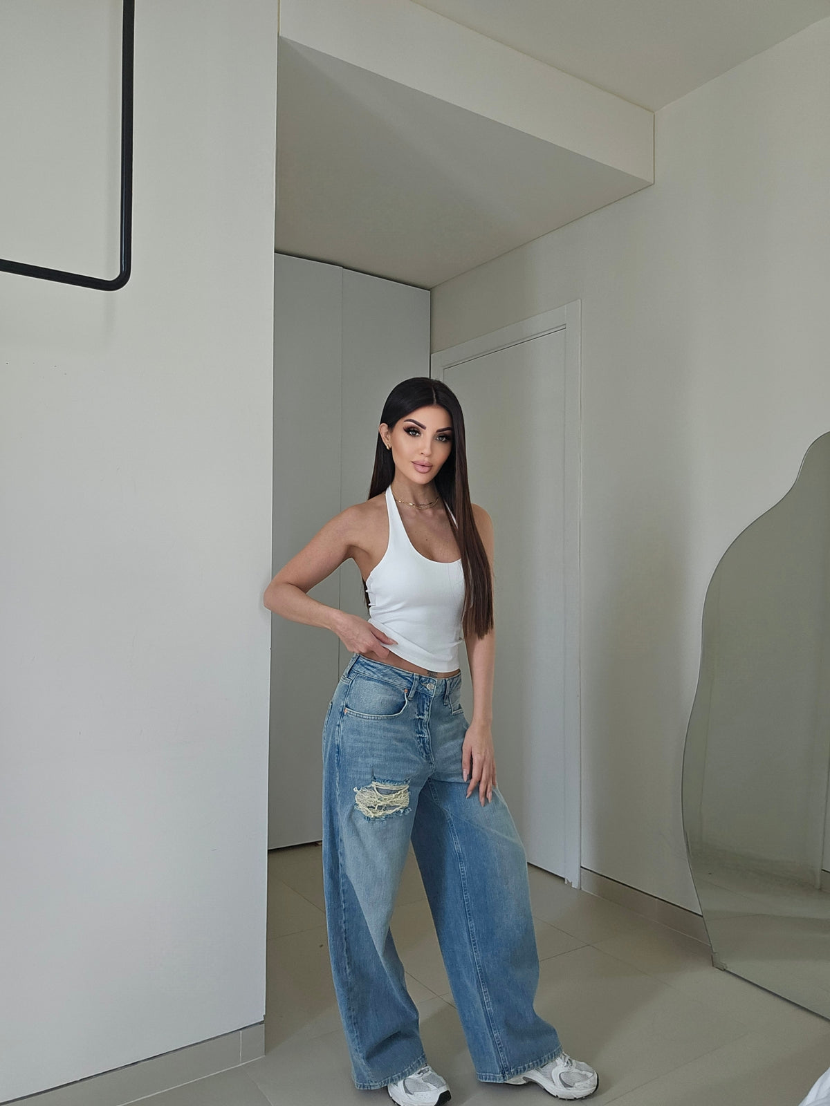 Distressed wide-leg baggy jeans