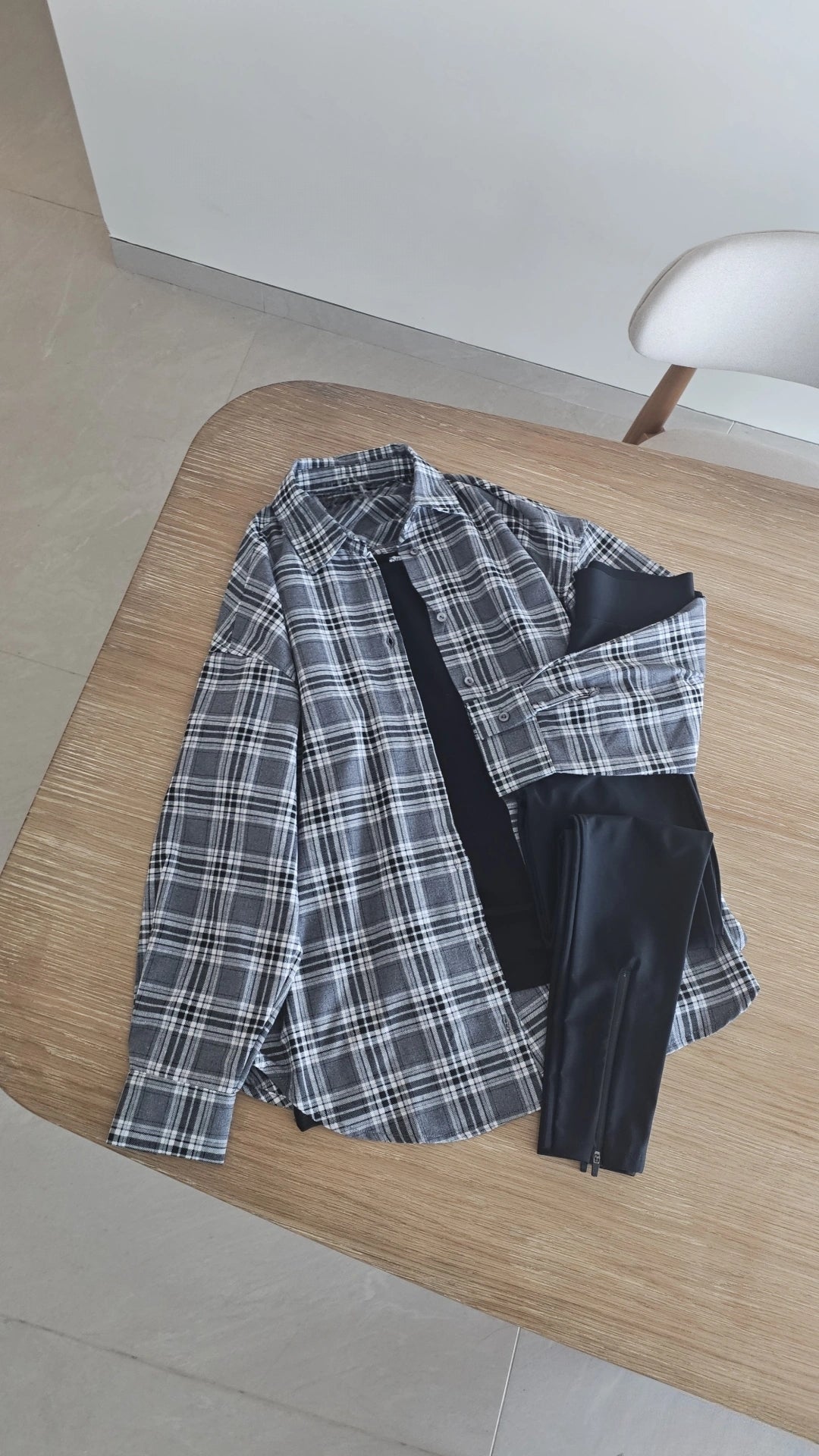 High-waisted ankle-zip legging