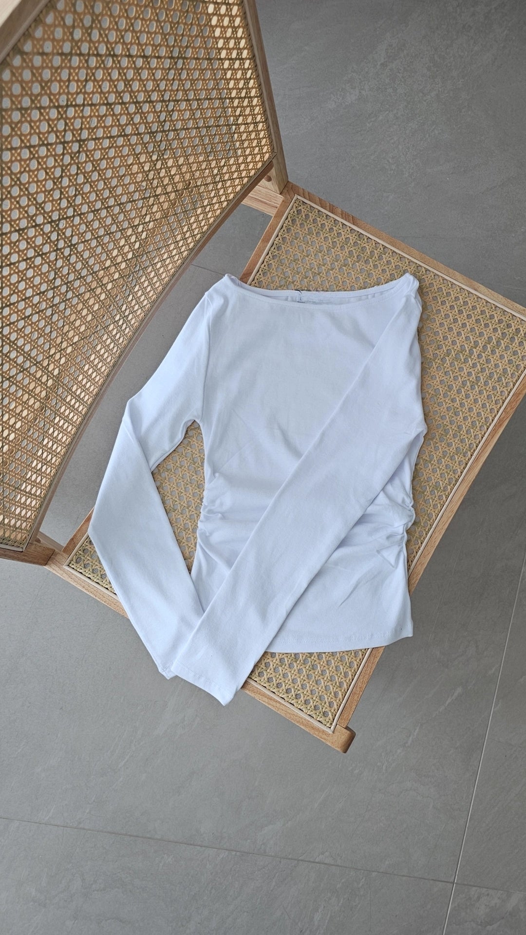 Long-sleeve crewneck side-cinched cotton top