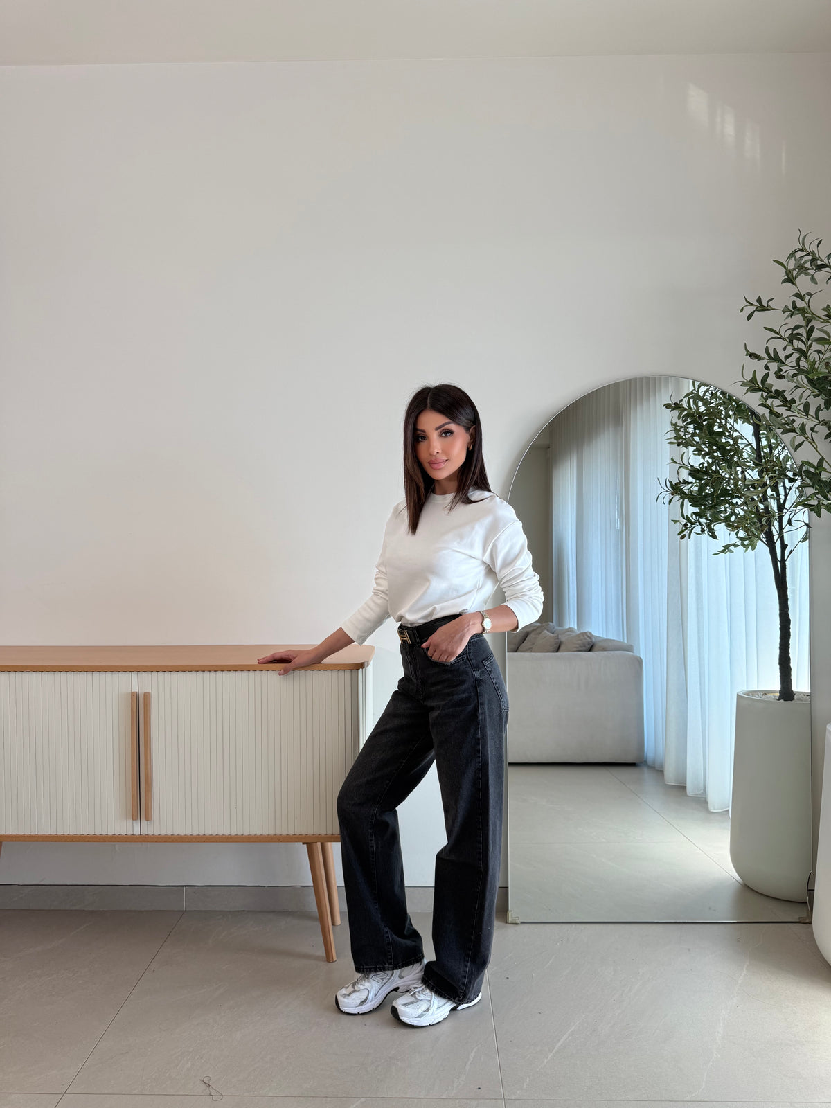 High-waisted straight-cut denim jeans