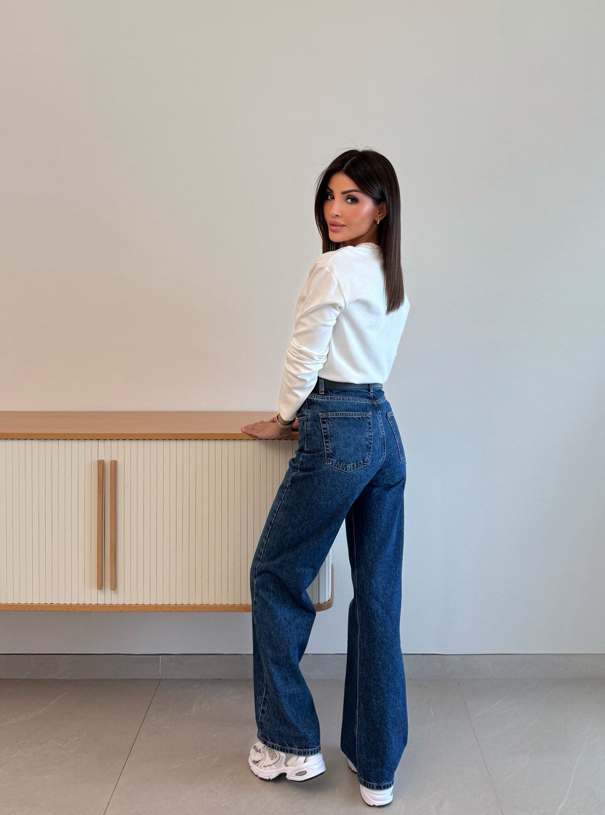 High-waisted straight-cut denim jeans