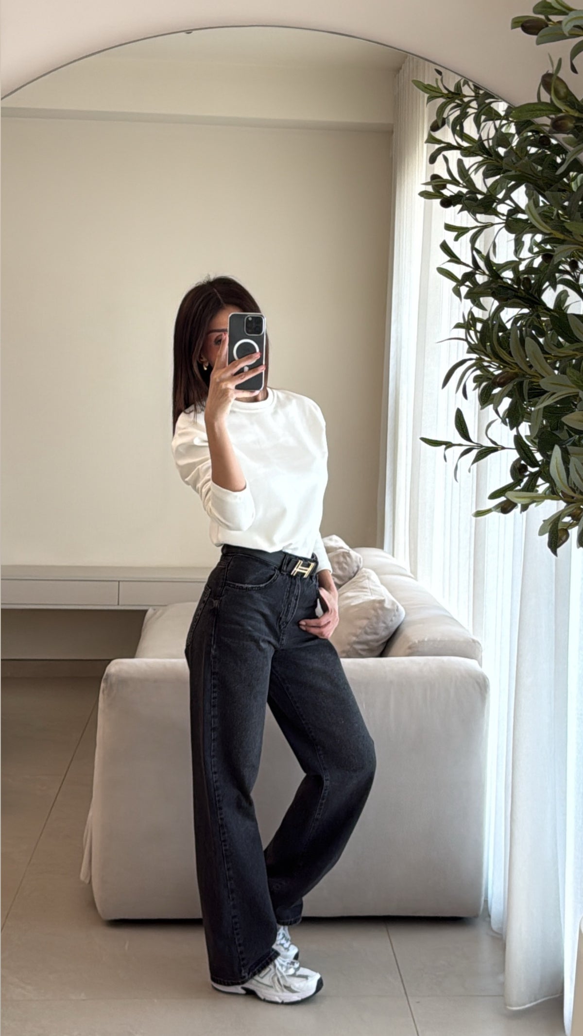 High-waisted straight-cut denim jeans